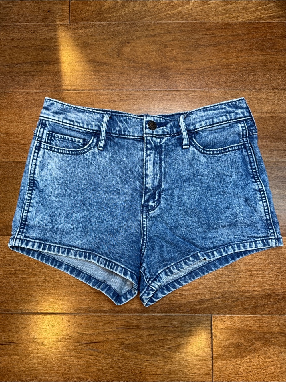 HOLLISTER Women's Medium Wash Denim Jean Shorts